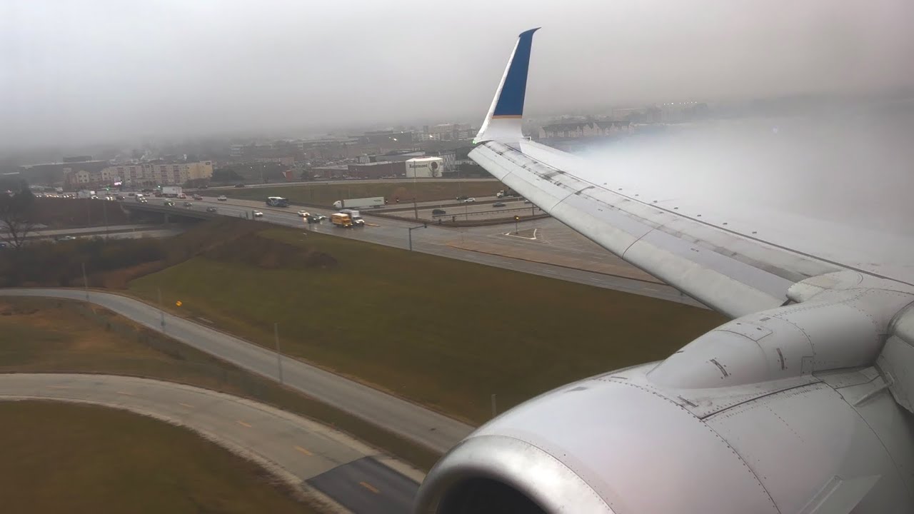 Overcast Chicago landing & wing condensation - United Airlines - Boeing 737-800