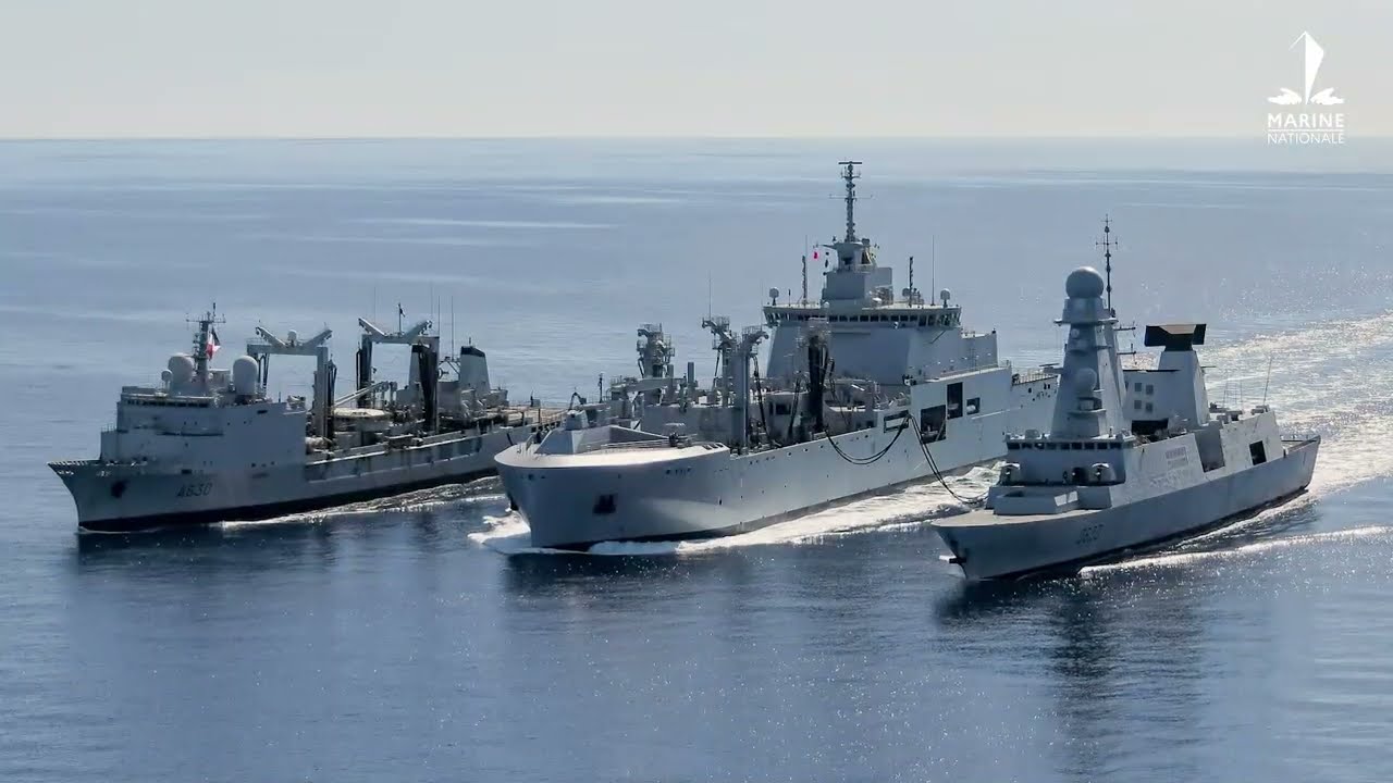 Triple ravitaillement &agrave; la mer pour le BRF Jacques Chevallier