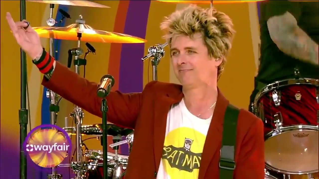 Green Day performs 'Dilemma' on 'GMA' live