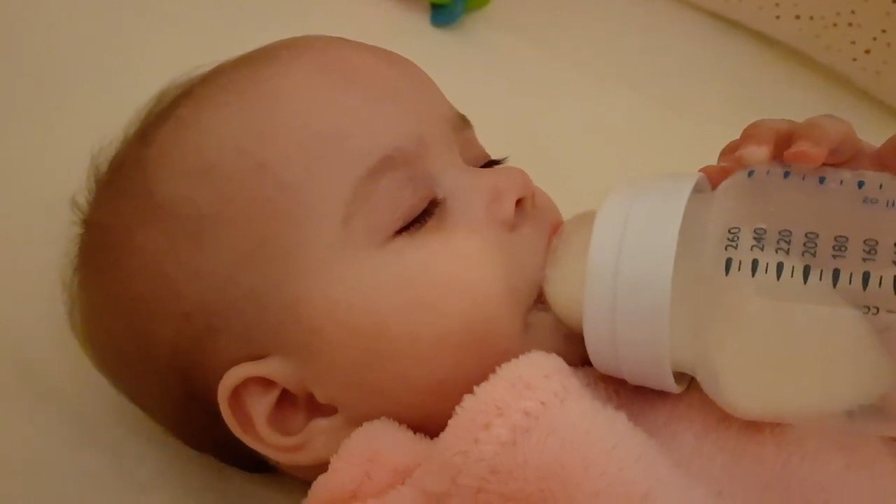 Baby loves to eat - Baby Eating Compilation