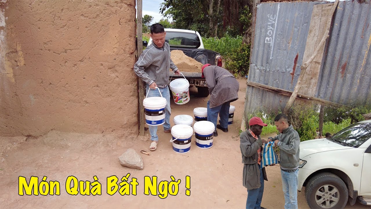 Linh Philip || M&oacute;n Qu&agrave; Bất Ngờ Từ B&aacute;c Trưởng Bản Catumbela Gửi Tặng