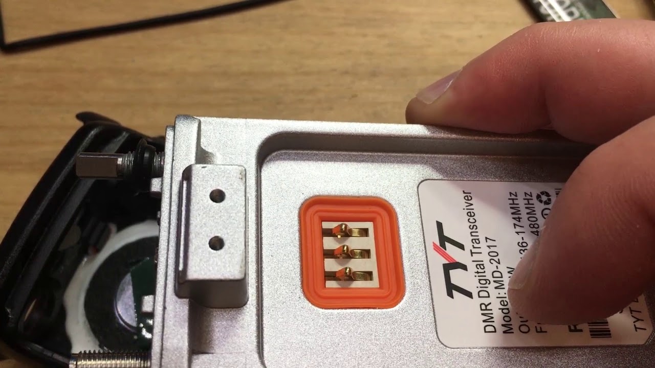TYT MD-2017 and Retevis RT-82 DMR blank screen and antenna fix