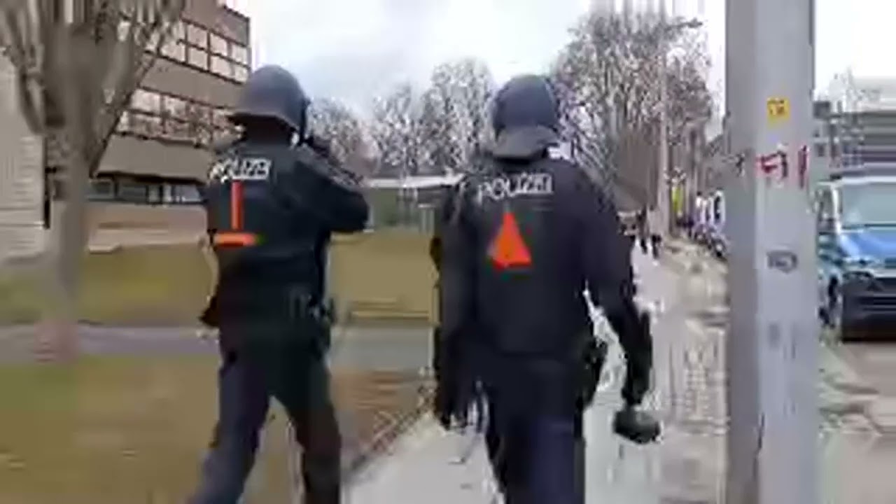 Highlight 1:33:12 – 1:38:11 von Stephan Friedrichsberger überträgt einen Livestream.