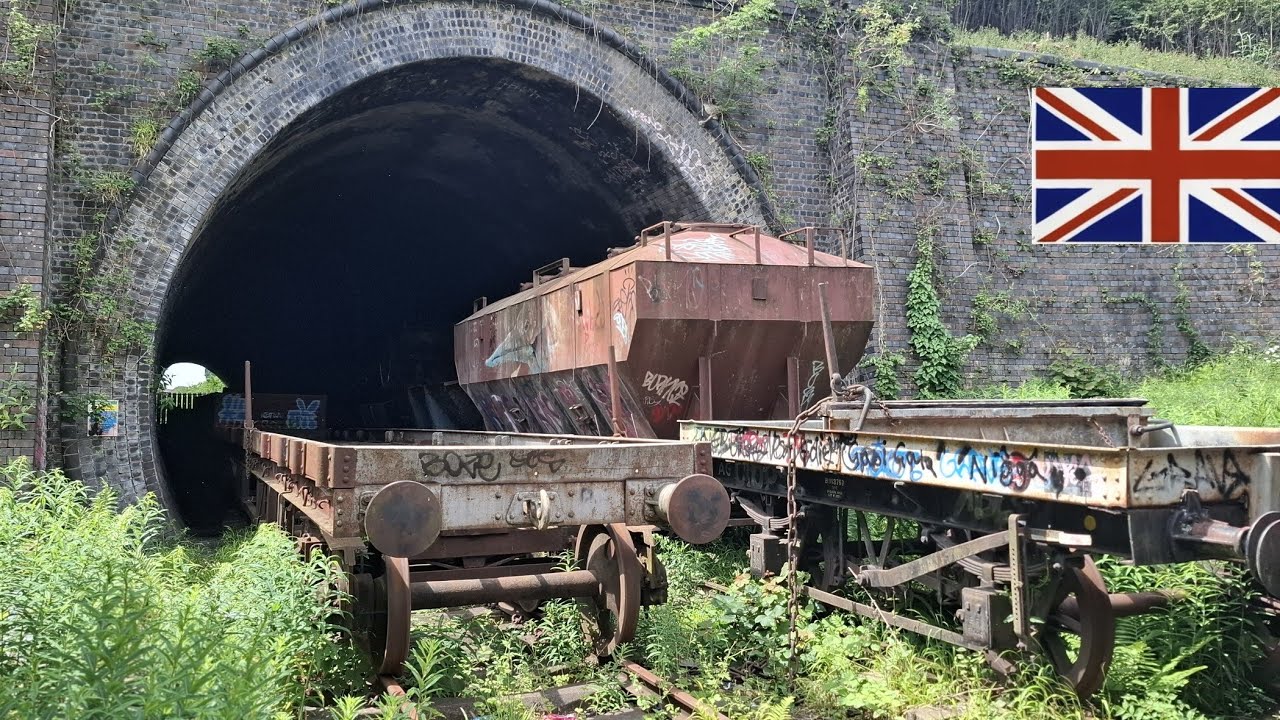 Tunel z wagonami naprawczymi