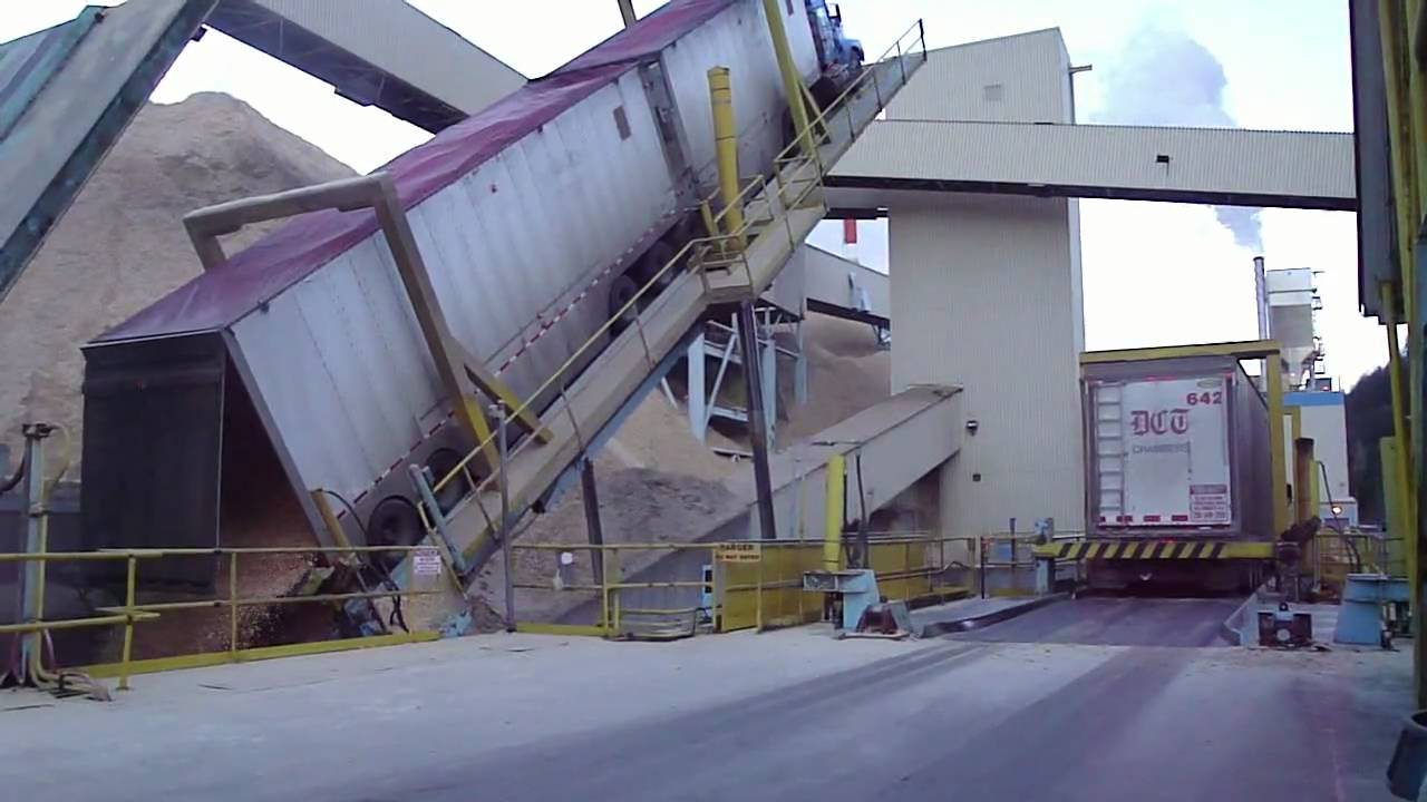 Tipping the Big Chip Trucks! - Just Heavy Equipment, episode #26