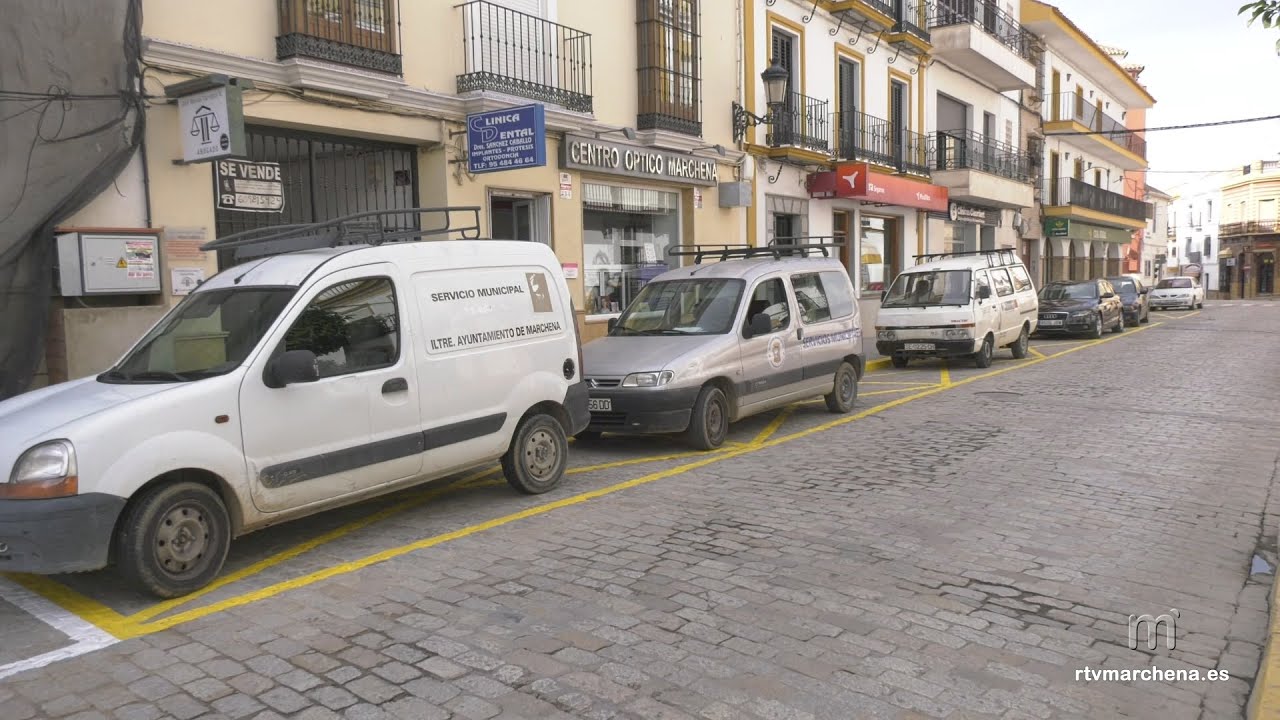 Los vecinos del centro de Marchena se preguntan ¿qué hacer con sus coches?