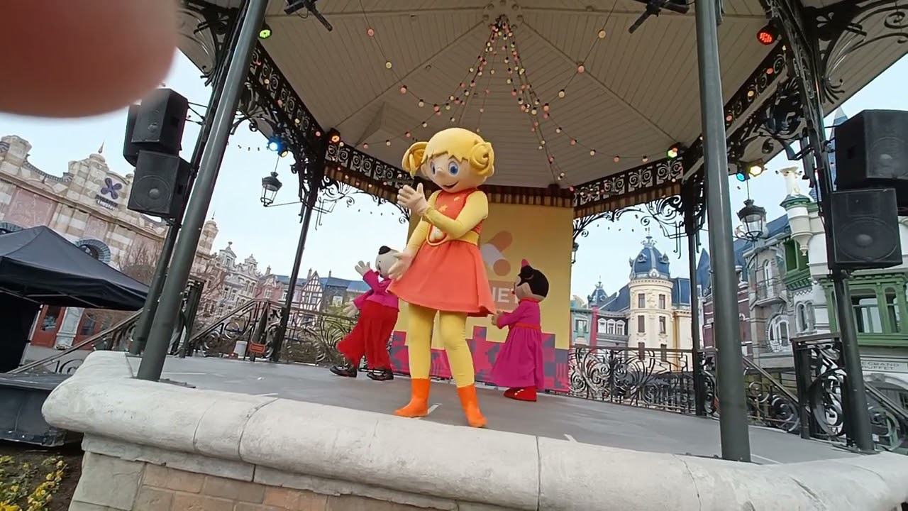 uitzwaaien Plopsa figuur