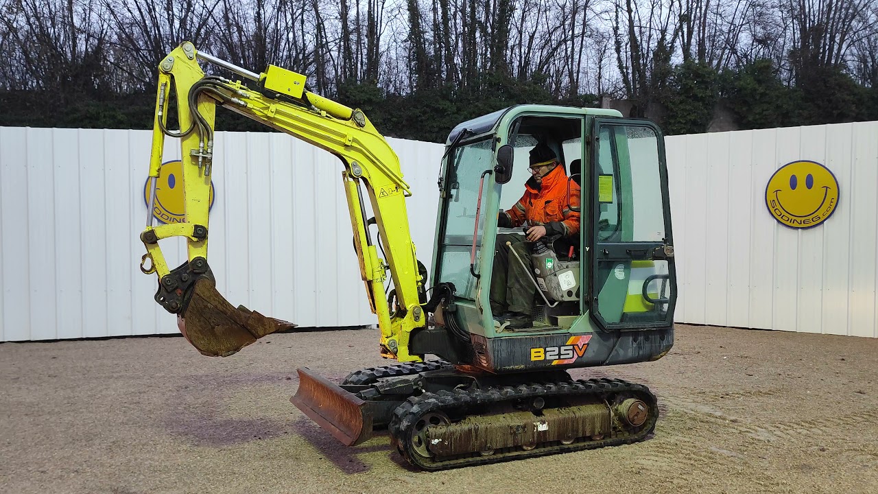 Mini pelle Yanmar B25V