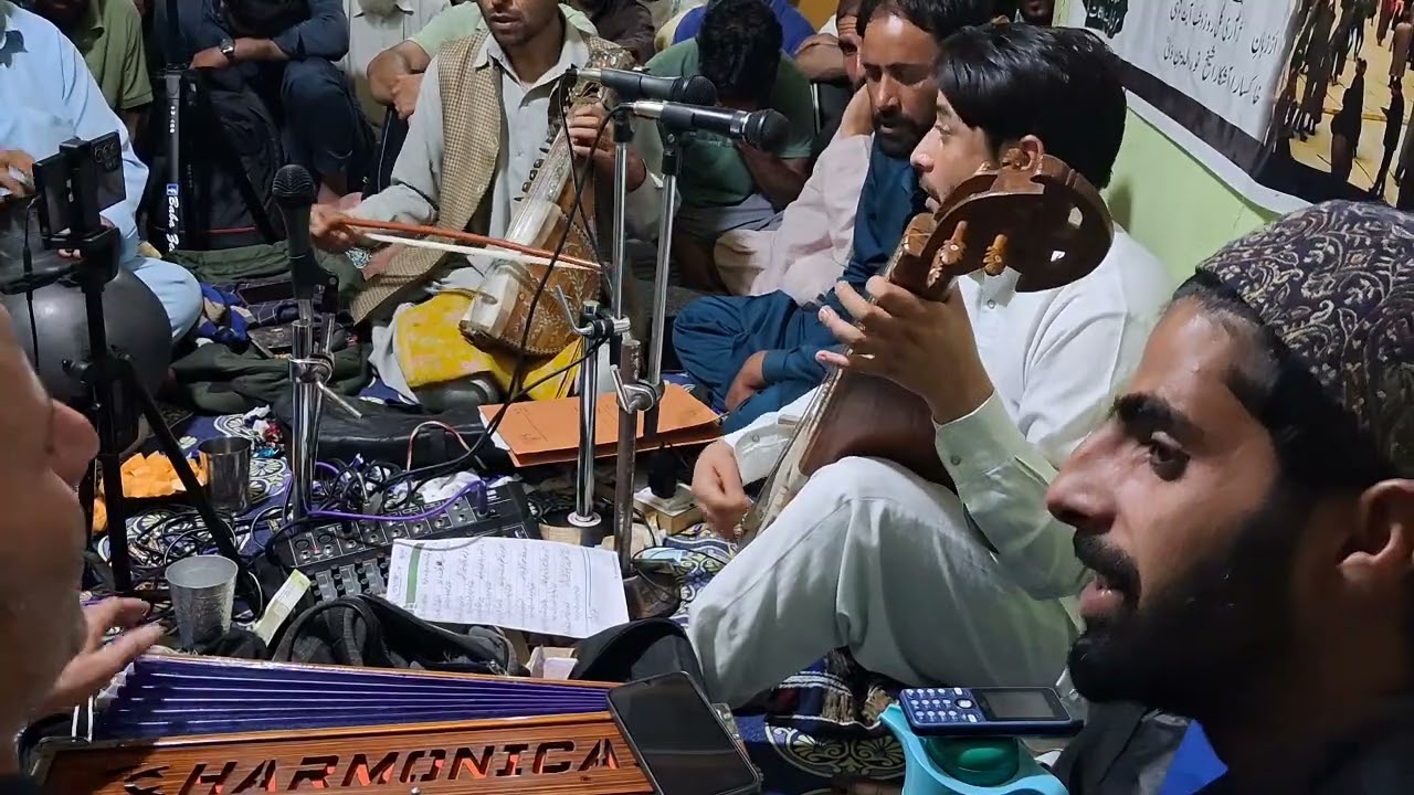 Kaa maa gomout wal bahawi Dilbara Kalam gul chair 