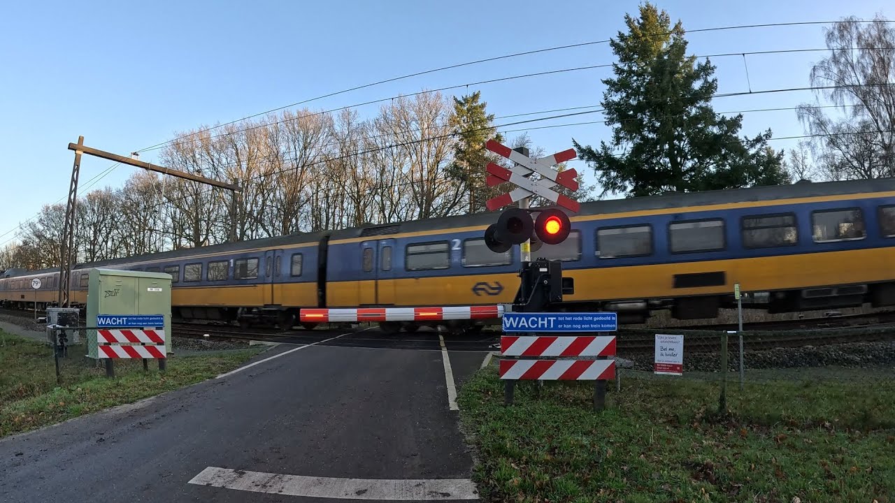 Spoorwegovergang Zwolle // Dutch Railroad Crossing 