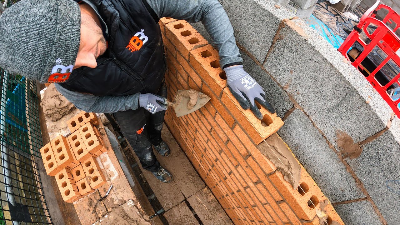 Bricklaying - NEW TROWEL & Pick and Dip Method Is Fantastic!