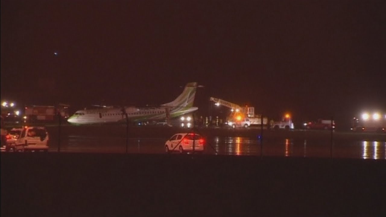 Flooding causes plane to slide from runway in Spain