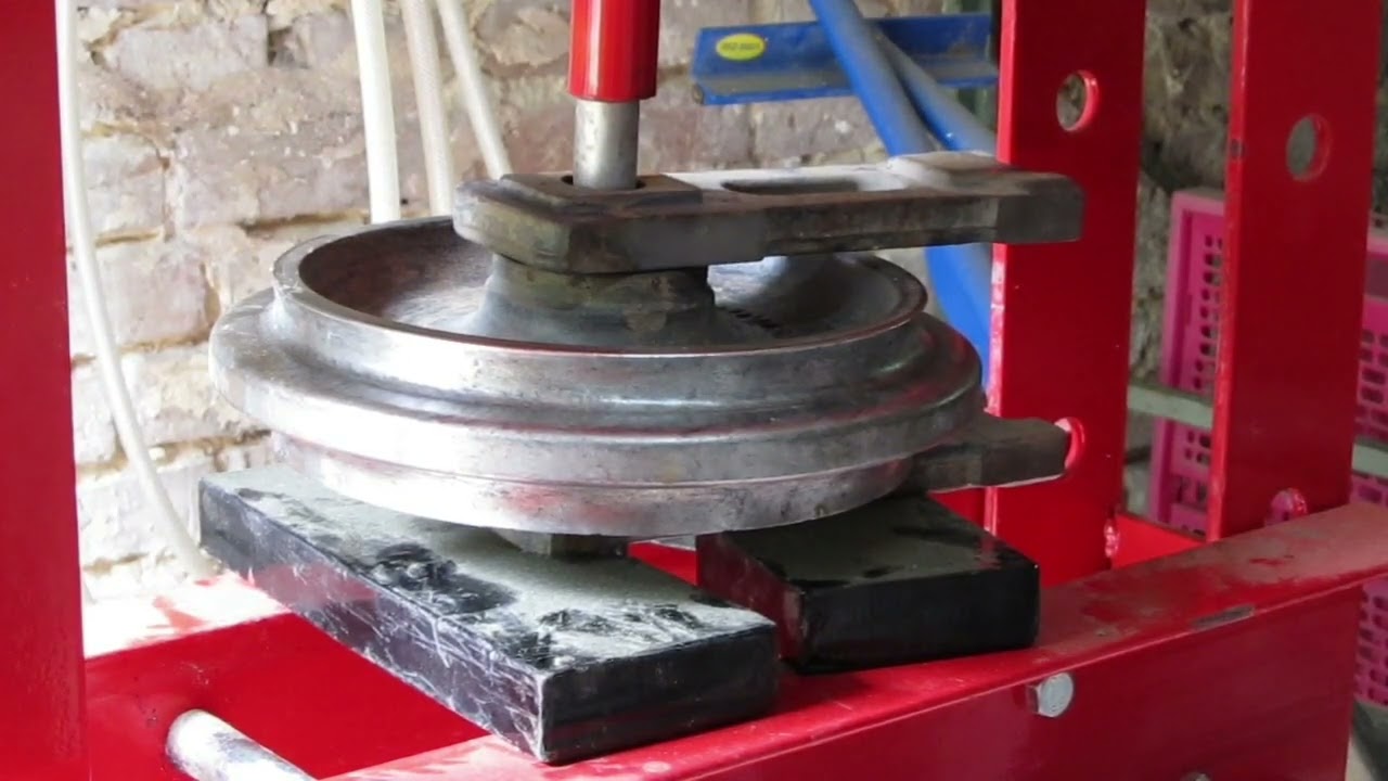 Minibagger Kette und Leitrad wechseln  excavator chain and wheel #doityourself #repairing #excavator