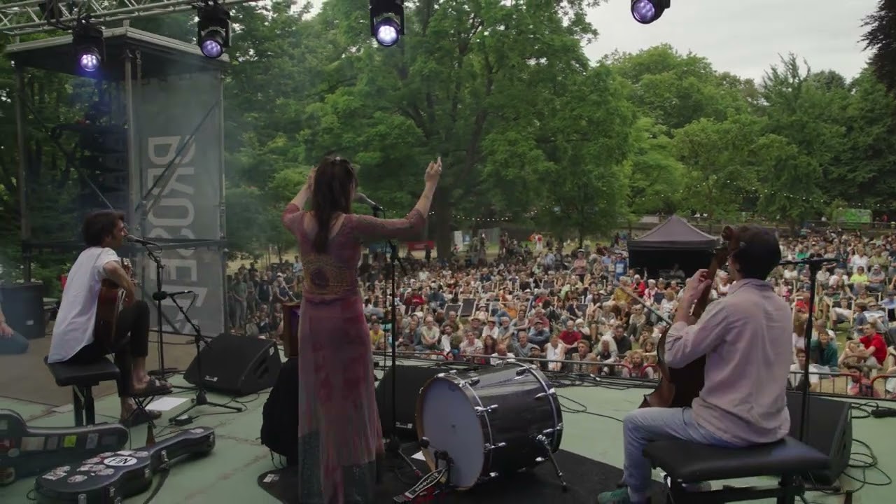 Peixe e Limão - Aguas Profundas (Live at Brosella Festival)