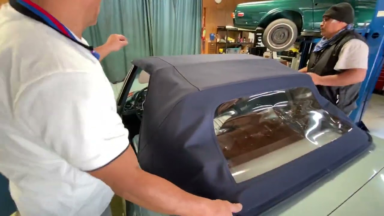 Soft top operation on W113 Mercedes￼