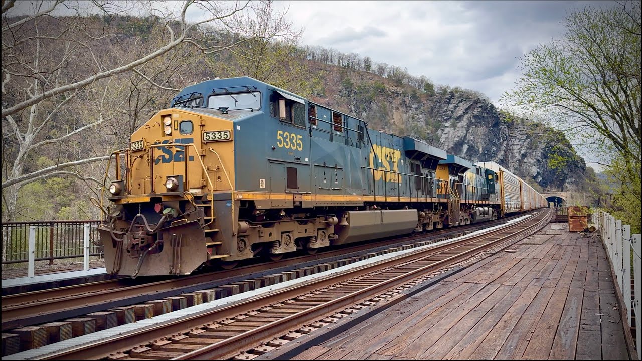 Fast CSX Autorack Train at Harpers Ferry