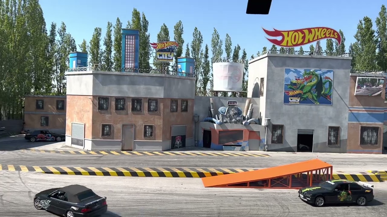 Mirabilandia 2022 hot wheells city spettacolo completo (alla fine il bmw verde esce la sospensione)