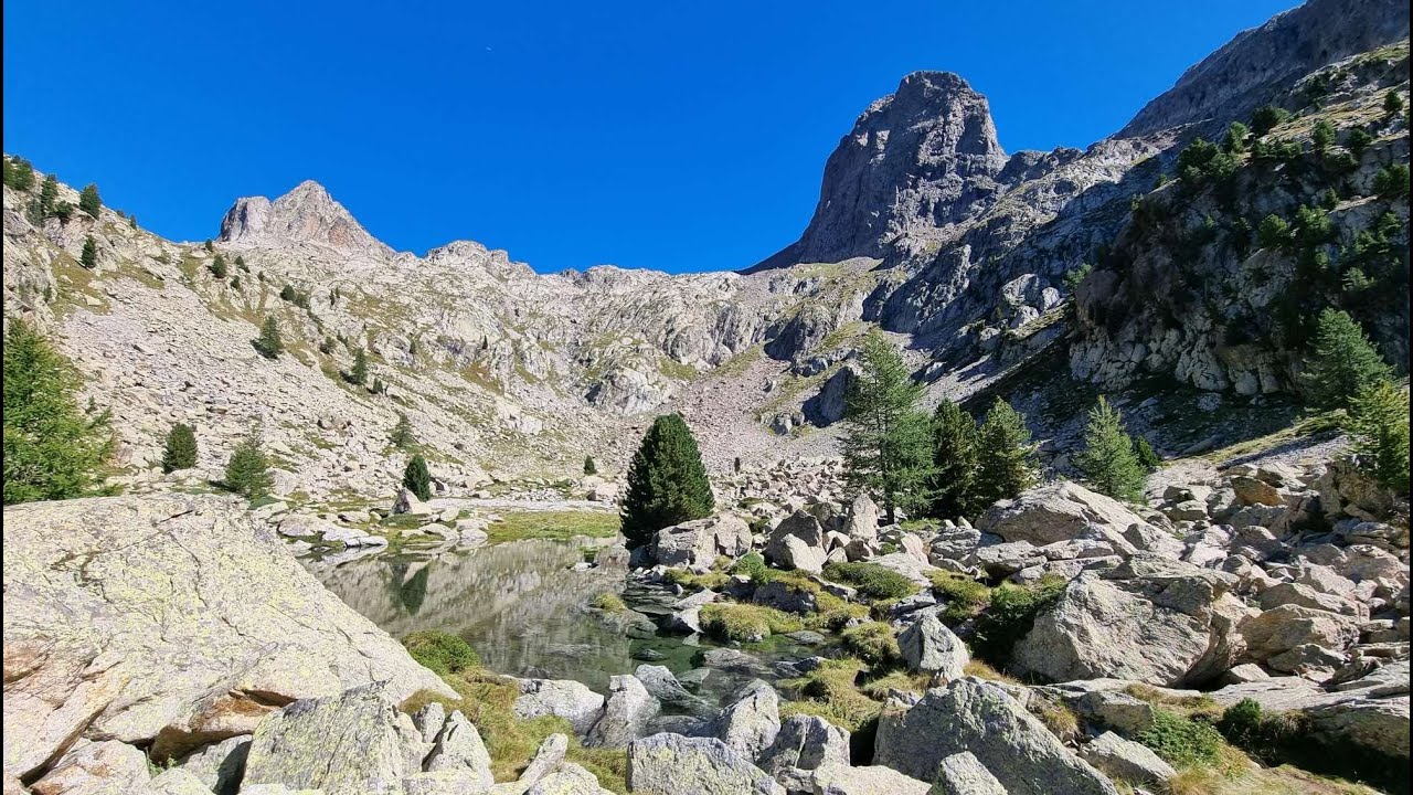 La cascade de la Cougourde et le lac des Sagnes (Mercantour)
