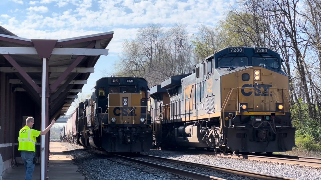 Blooper: CSX CM44AC 7280 w/ Weird K4HA Leads M648-29 on 3/30/24