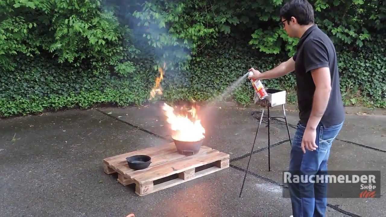 Der Feuerlöschspray im Einsatz