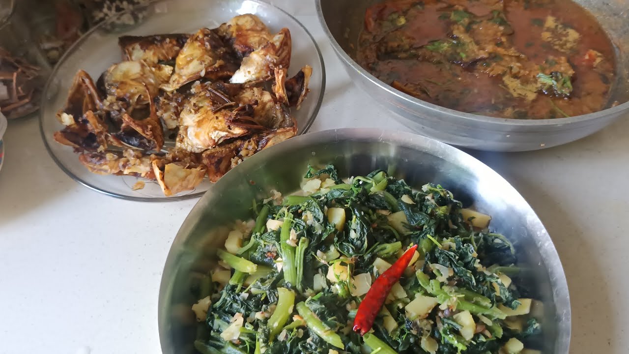 আজকের আয়োজনে লাউ শাক ভাজি, ইলিশ মাছ ভুনা, ইলিশ মাছ ভাজা।❤️❤️