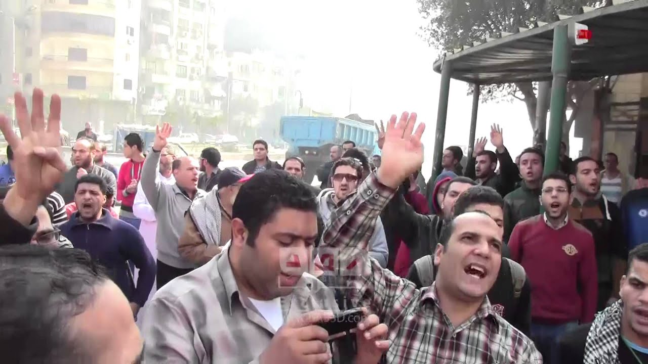 25 يناير | شاب علي كرسي متحرك يشعل مسيرة خاتم المرسلين بالجيزة