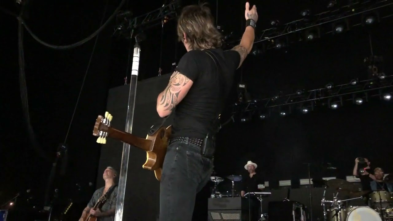 Keith Urban- Love Somebody Like You/ Blue Ain’t Your Color - London U.K.- 6.5.2022
