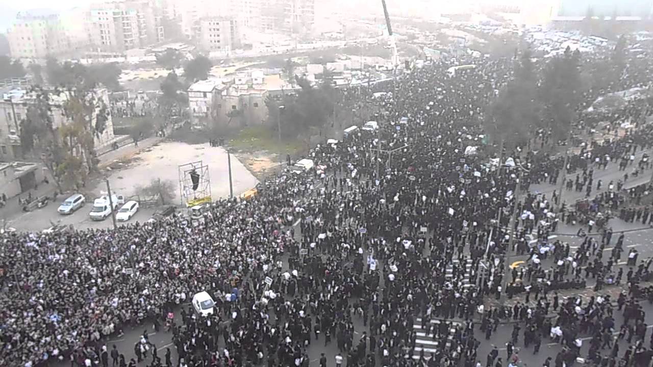 Tens of thousands flock to haredi anti-IDF draft rally
