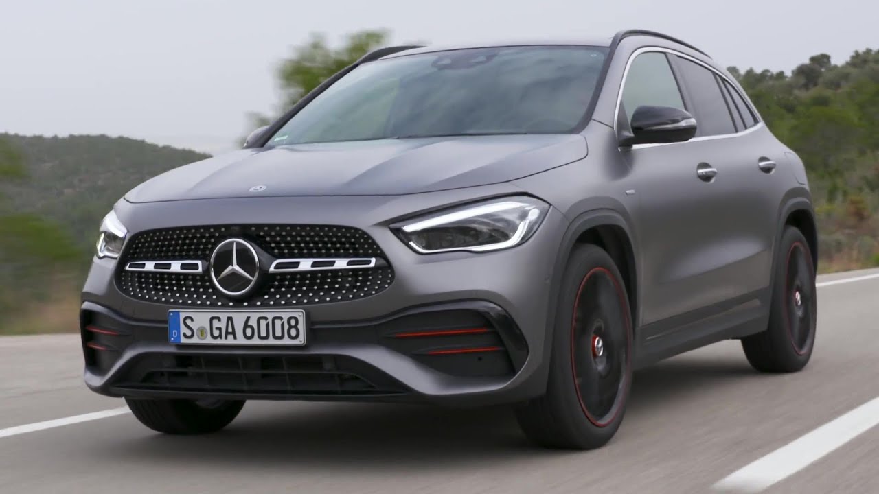 The new Mercedes-Benz GLA 200 Edition 1 in Grey magno Driving Video