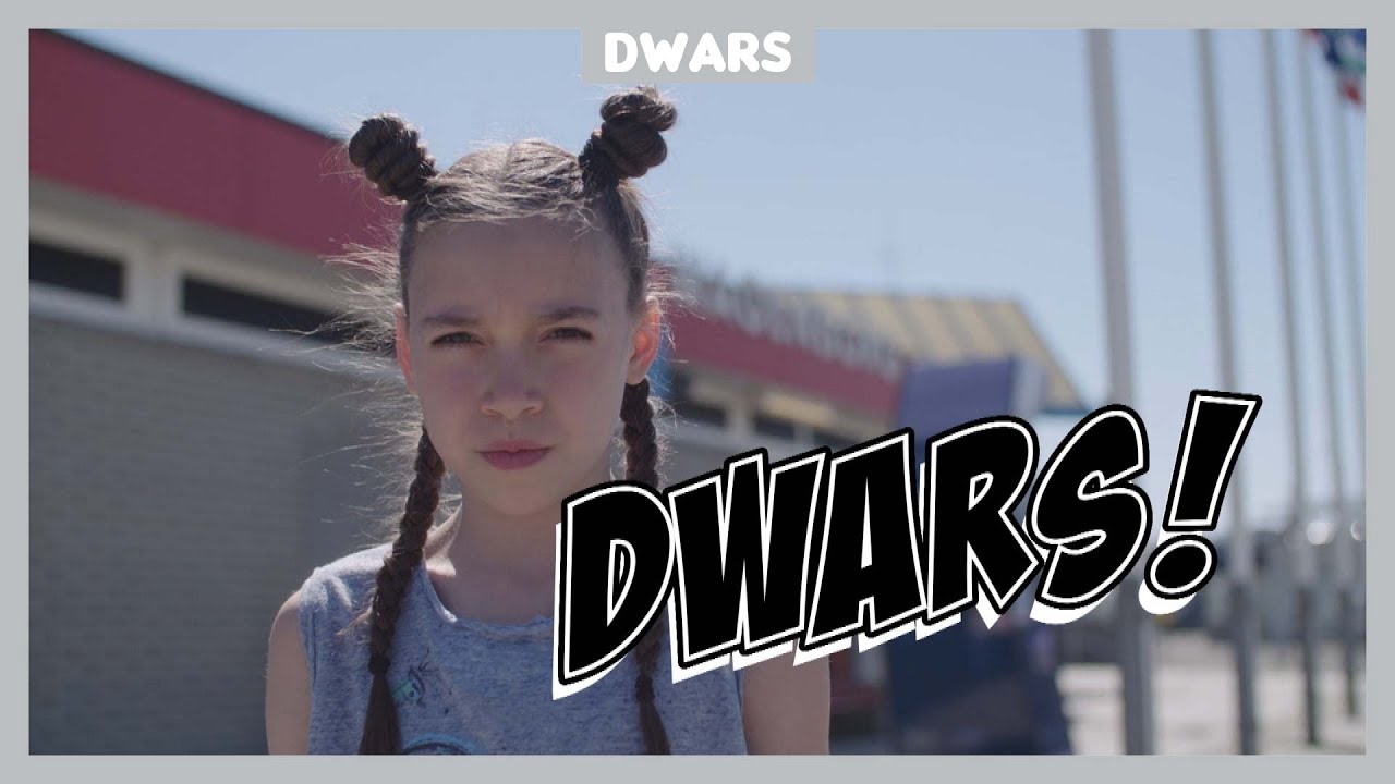 Dwars: Mila (12) baalt van opgesloten haan bij volksfeest