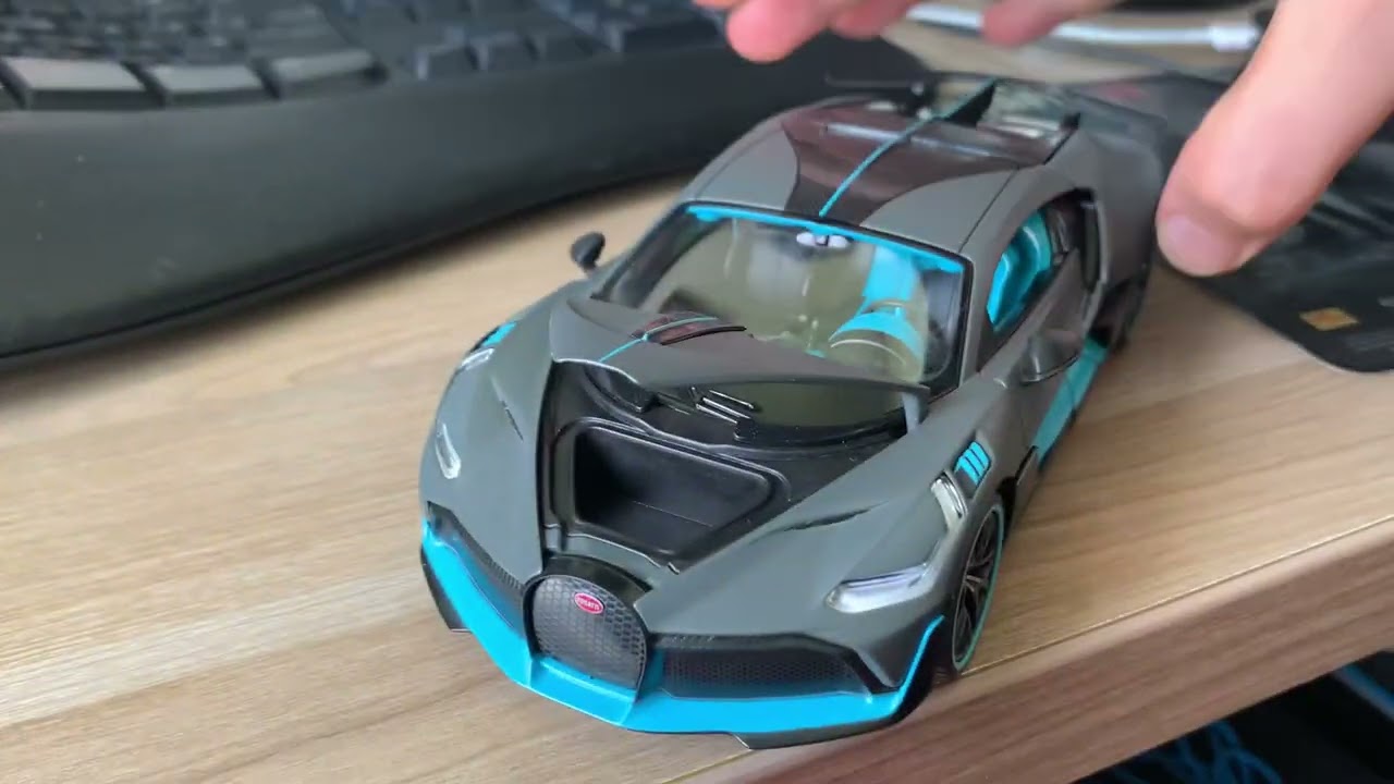 Обзор модели Bugatti Divo от Rastar