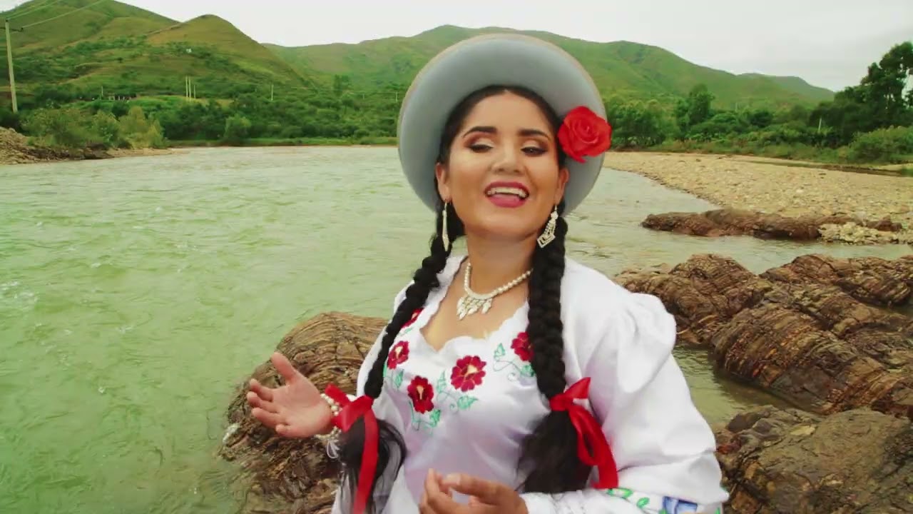 La Montaña se despierta (Cueca)- Sofi Benitez [Official Video]
