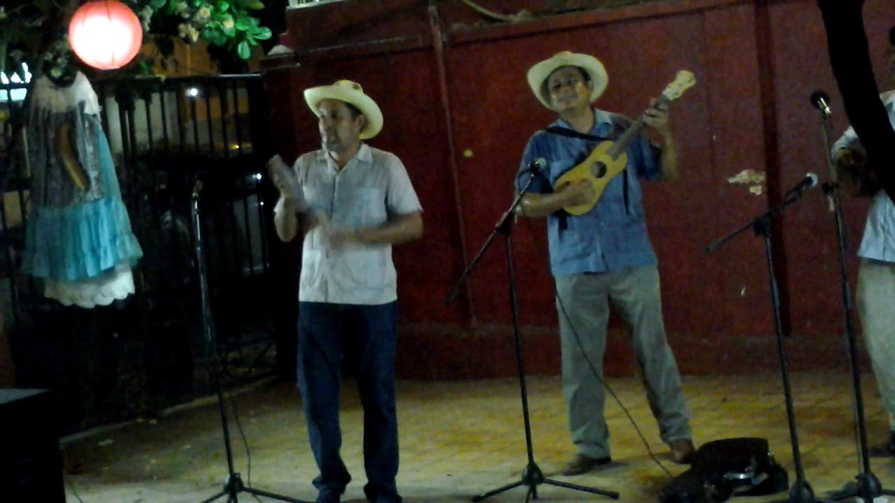 CHUCHUMBE EN EL CASON EN VERACRUZ (la conga del gavilan)