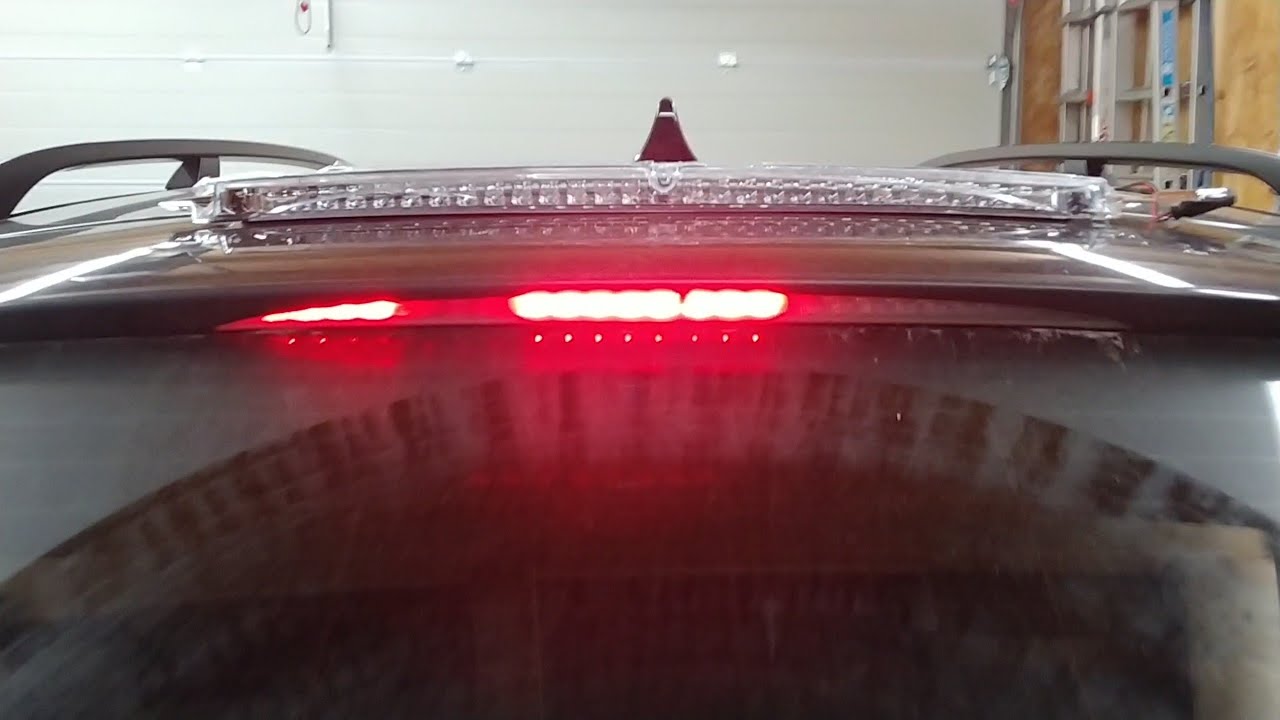 BMW E61 5er dritte Bremsleuchte defekt, drittes Bremslicht wechseln,Bremslicht ausbauen u ersetzten