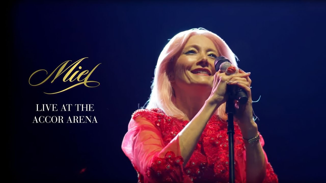 Miel de Botton Live at the Accor Arena, Paris | Simply Red 40th Anniversary Tour