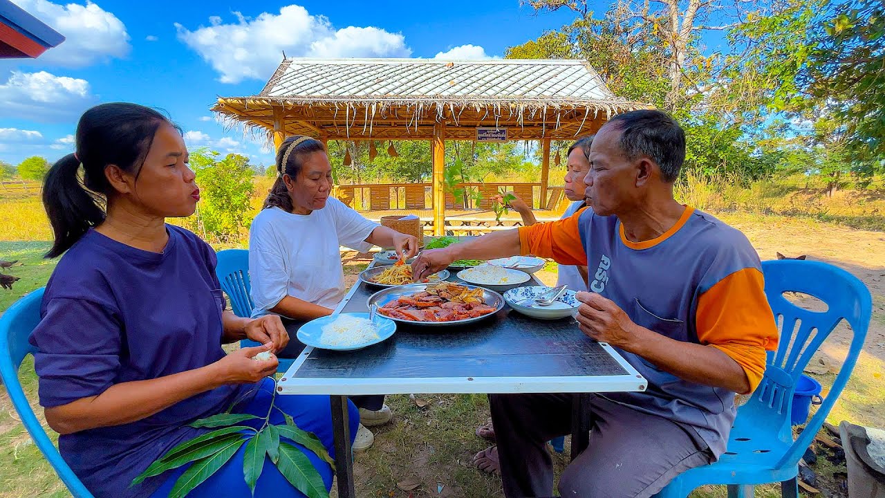 ทอดหมูสามชั้นแดดเดียว สูตรพ่อน้อยแซ่บๆ แกล้มตำบักหุ่ง