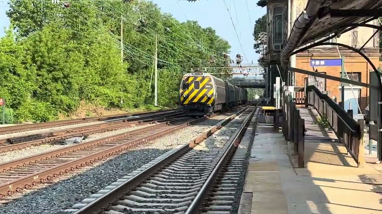 Amtrak 607 climbs the steep grade at Bryn Mawr