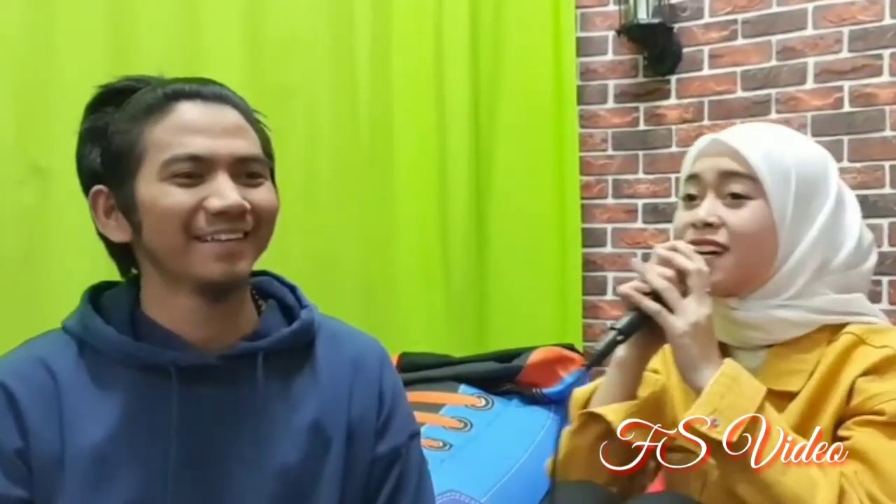 Lesti, Rizki kenalakan Crew 2R Production