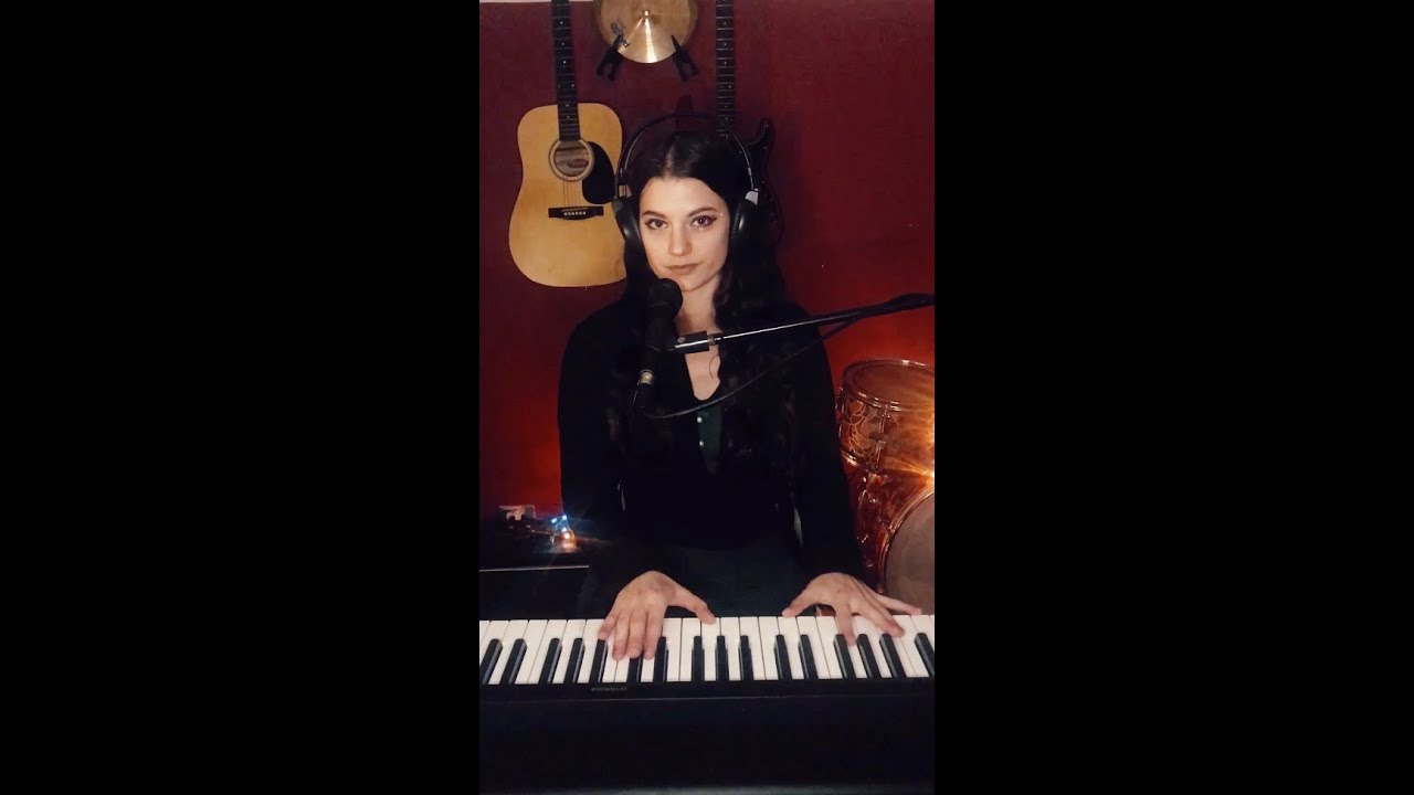 Moonage Daydream (David Bowie Cover) - Roxenne Parsons