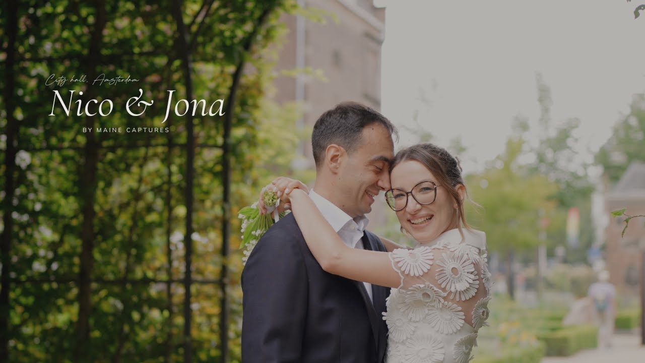 Intimate civil wedding in Amsterdam