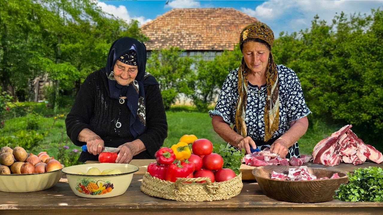 Natural Food Cooking in Village / Daily Life of a Village Farmer / Cooking with Clay Pots