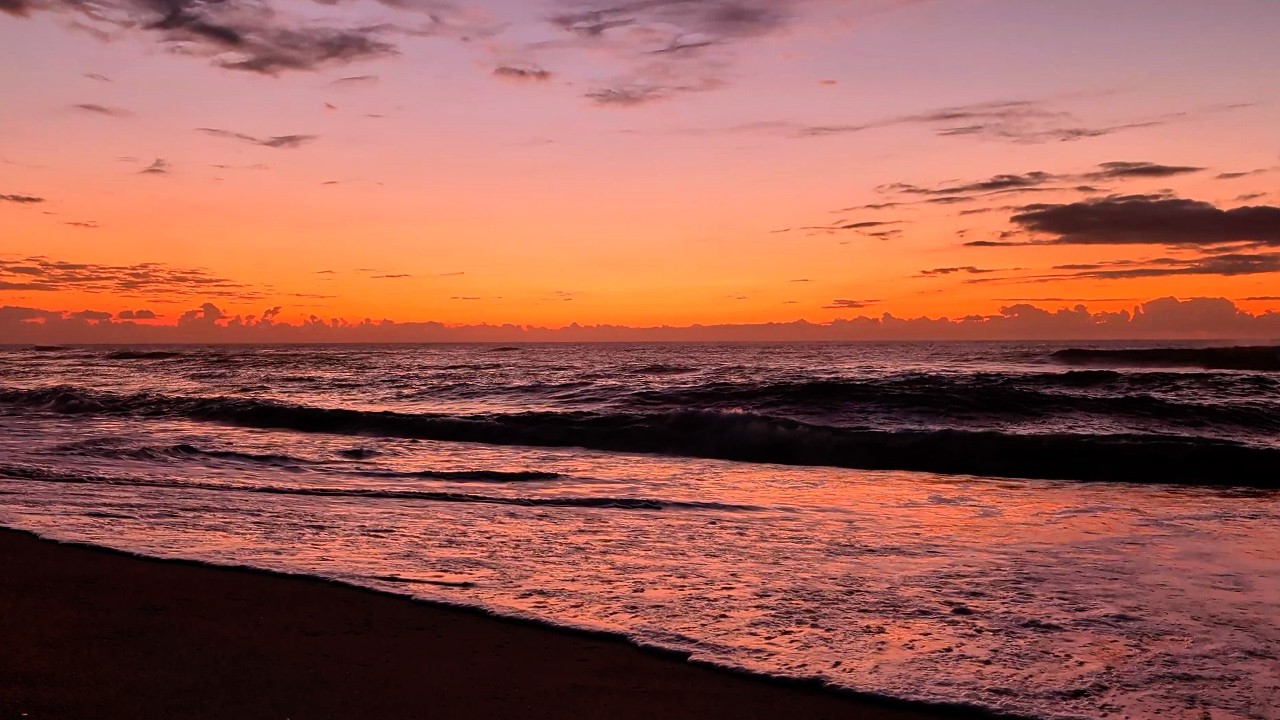 No Loops, Just Real Sunset: 4K ASMR with Ocean Waves & Sneaker Wave Surprise