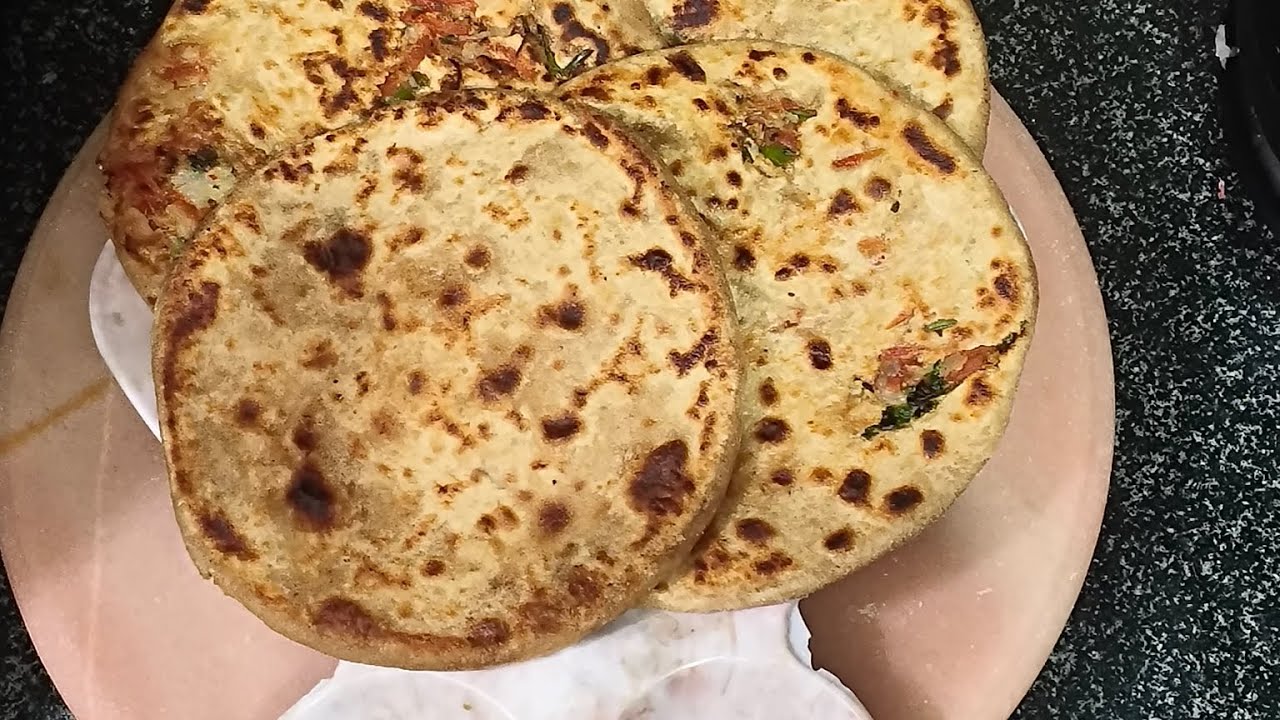 95/ log is parathe ka  combo  nahi jaante😯! Mooli-Gajar Paratha