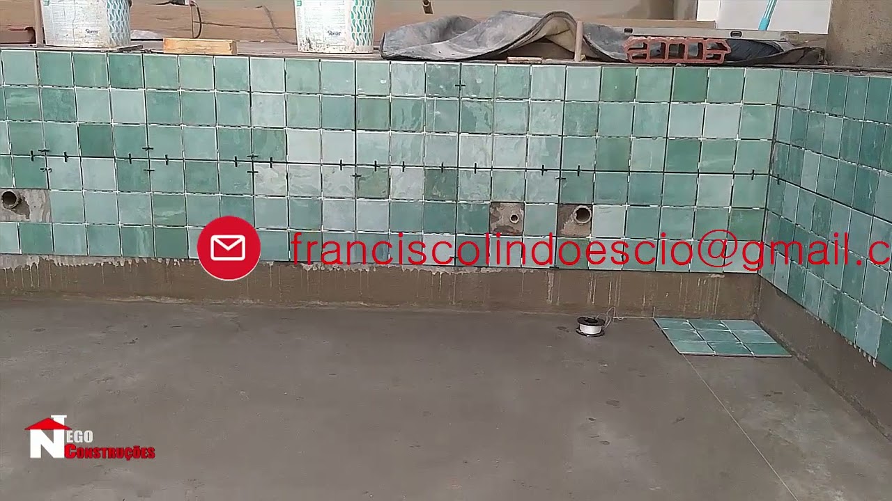 como revesti piscina com pastilha segundo  junta prumo