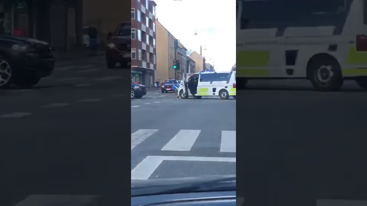 13.04.20: Politi med trukne v&aring;ben anholder biltyve i K&oslash;benhavn