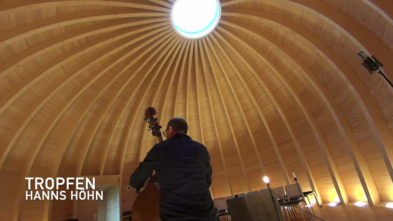 Kontrabass in der Holzkapelle-  Hanns Höhn