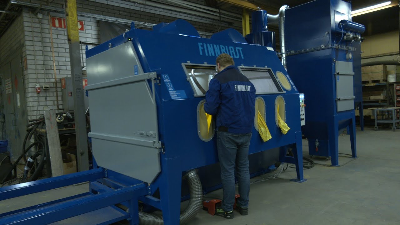 Blast cleaning cabinet model FB 2400.
