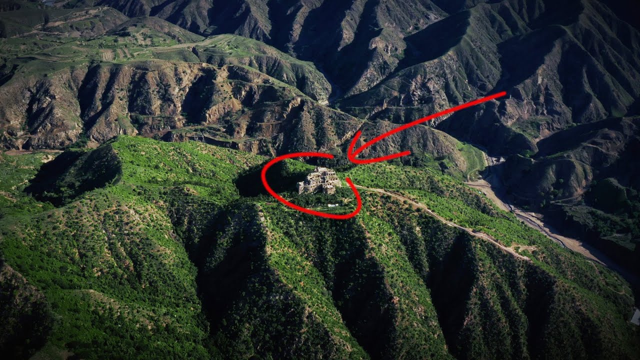 河北深山中一座荒废的寺庙，居然有一位僧人在这里生活