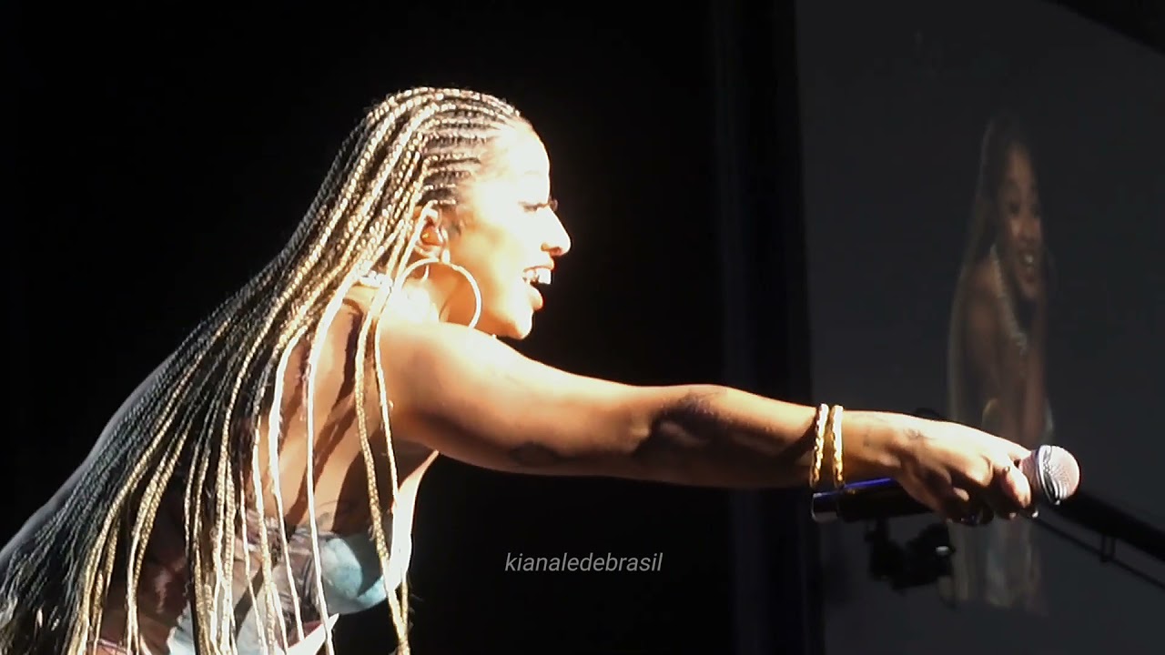 Kiana Ledé performs 