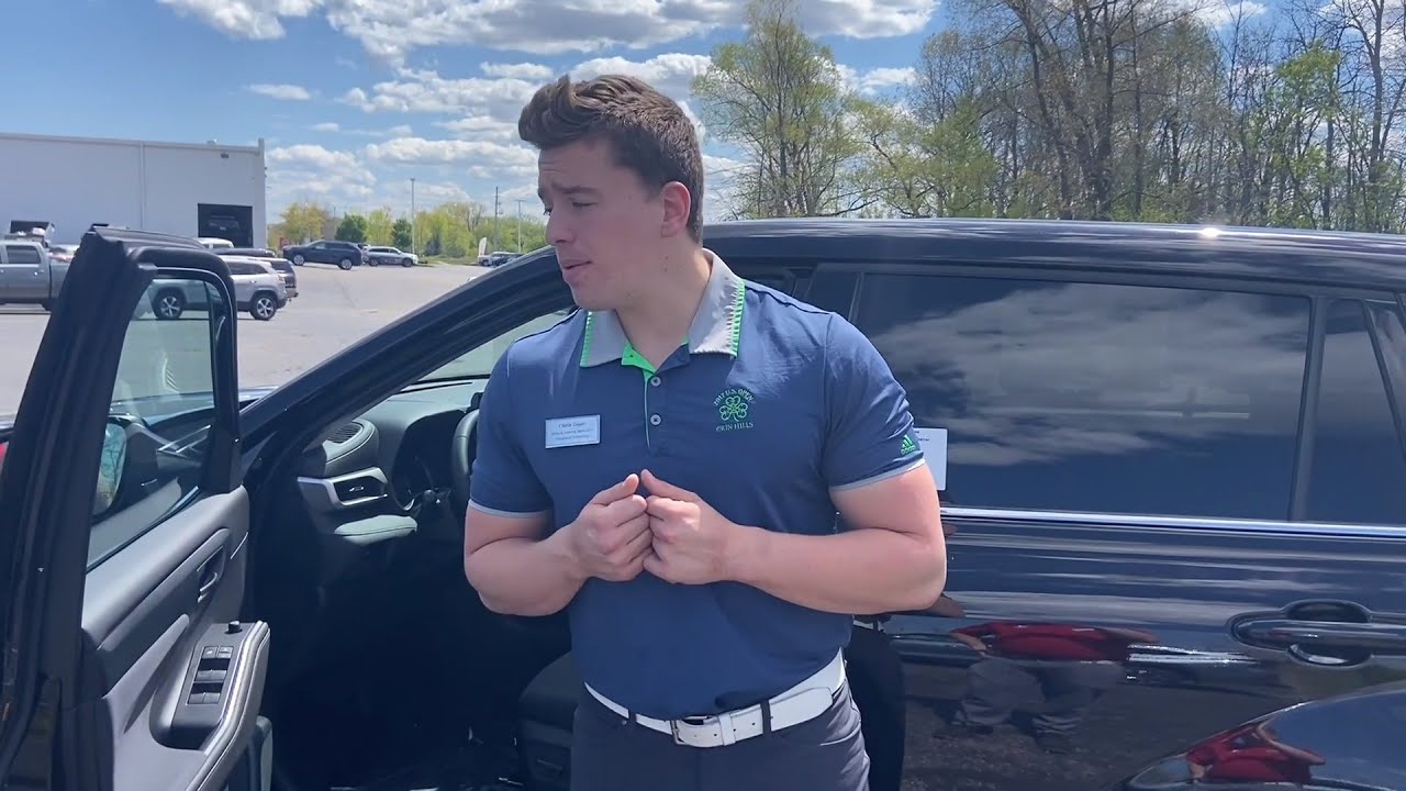 Highlander LE/XLE cloth vs leather seats with Russ Darrow Toyota